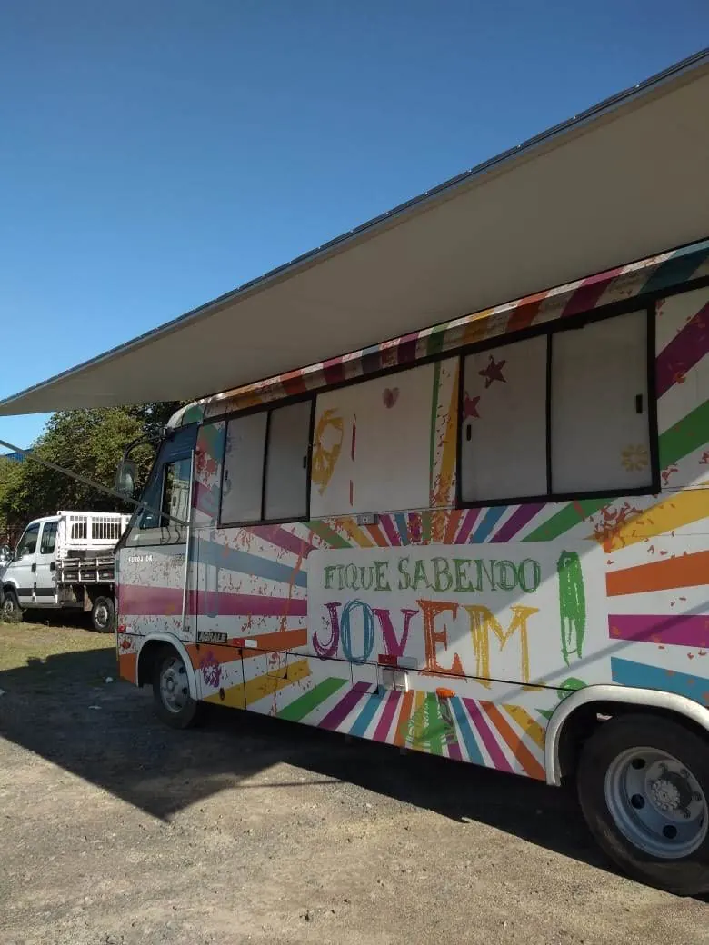 Toldo amplo em veículo e área externa